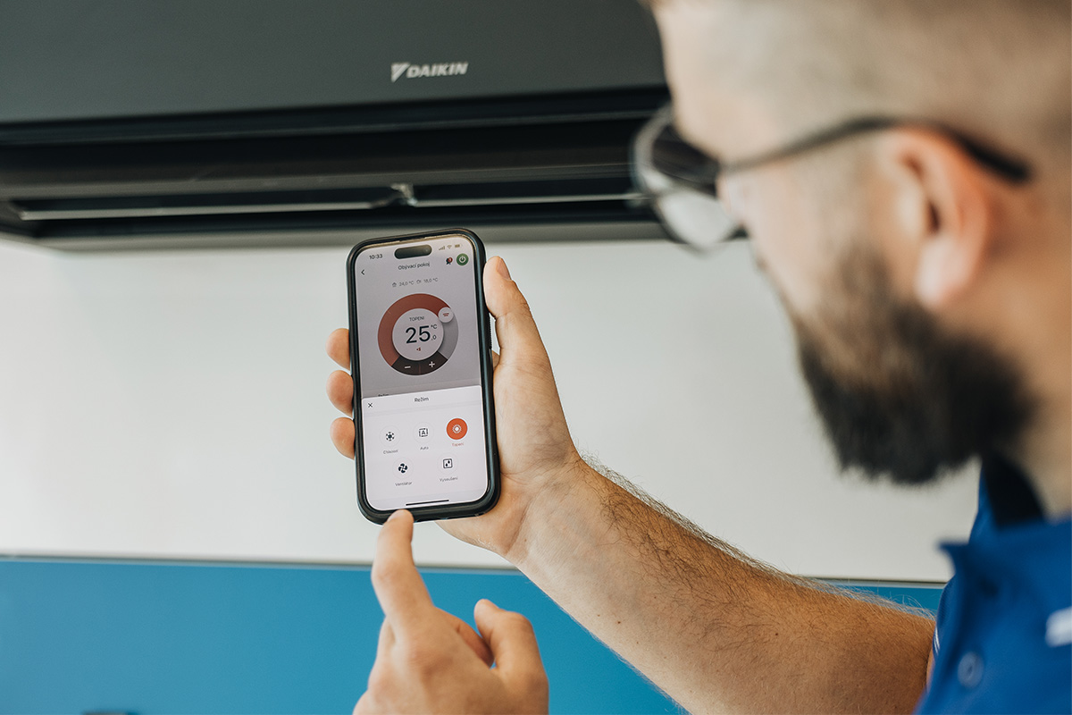 Plánování provozu klimatizace v mobilní aplikaci – nastavení režimů a teploty